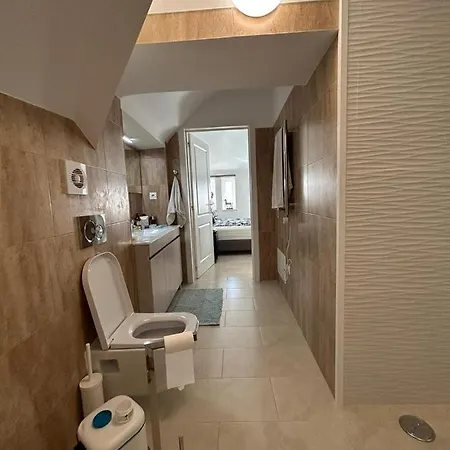 2 Bedroom On The City Center *